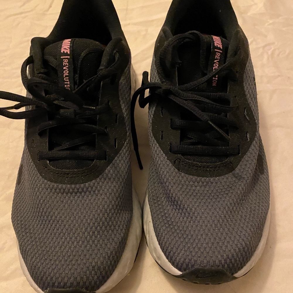 Nike athletic shoes only worn a few times